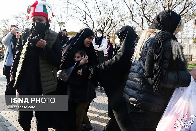 تصاویری از جلوگیری از ورود زنان به ورزشگاه امام رضا